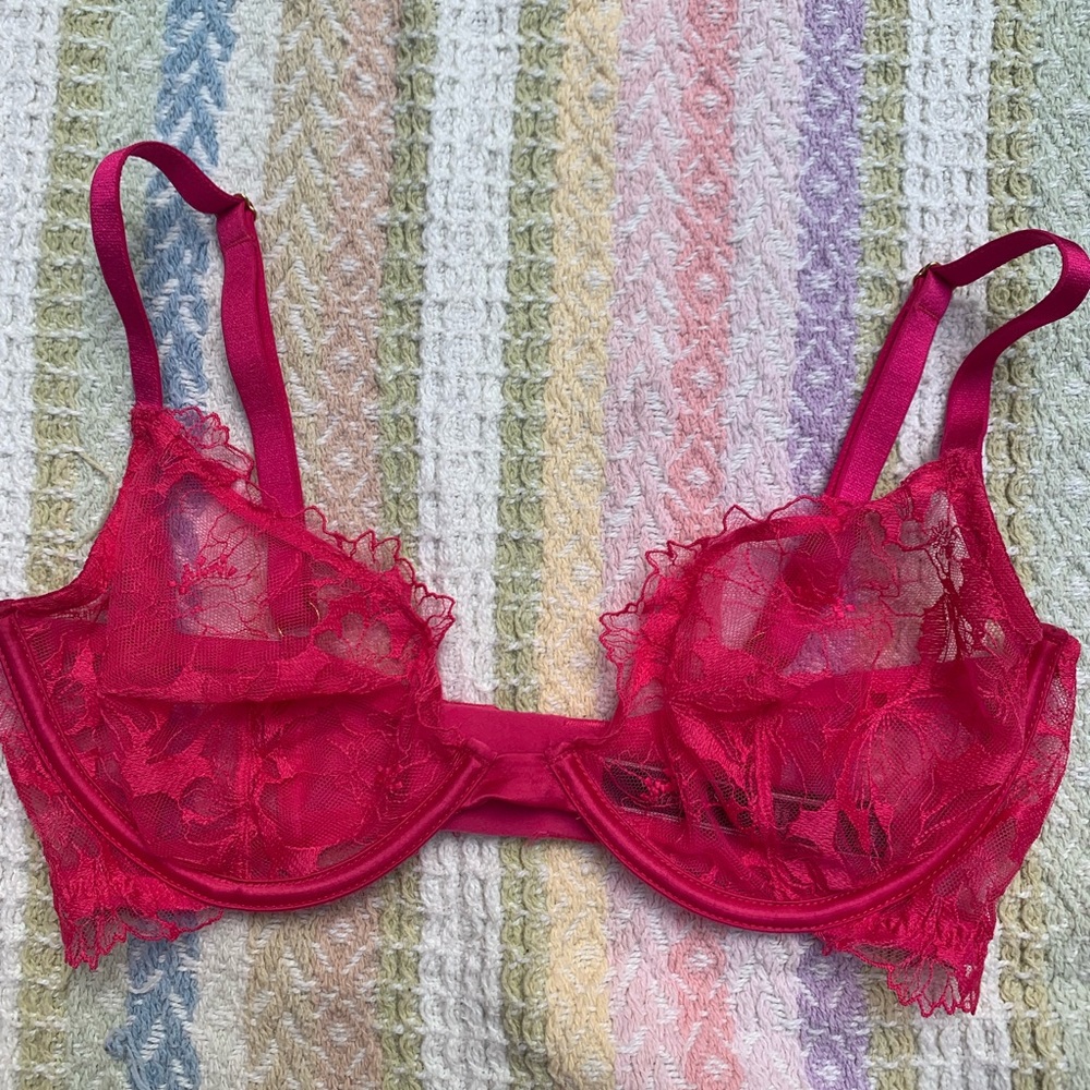 VICTORIA’S SECRET Low Cut Demi Bra